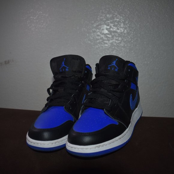 Nike Air Jordan 1 Size 5 Kids shoes in like new condition Clean Pet Smoke-free h - Picture 3 of 8